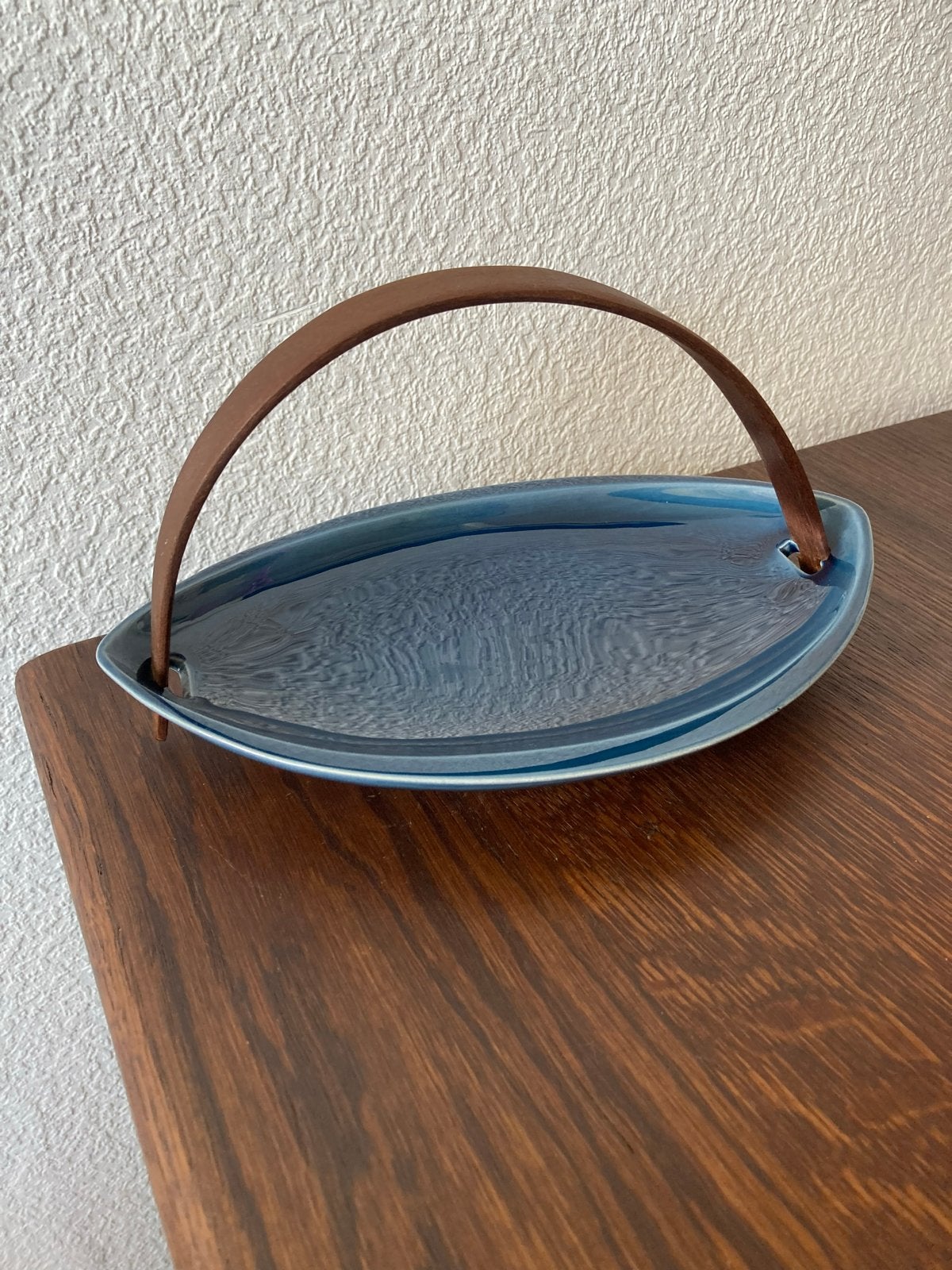 Zenith Gouda blauw ovaal Serveerschaaltje met houten handgre, Ophalen of Verzenden