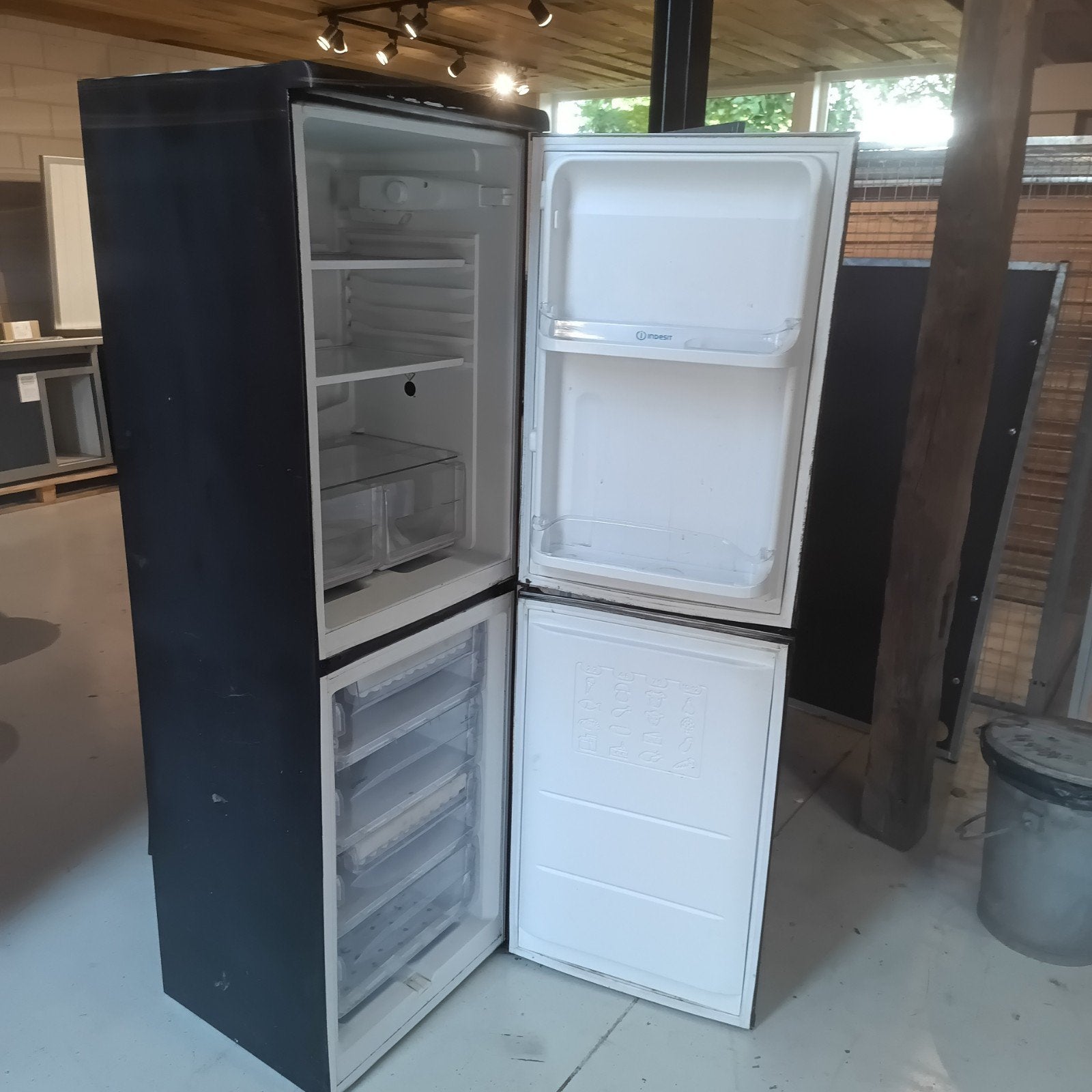 zwarte koel vries combinatie koelkast indesit, 200 liter of meer, Ophalen, Gebruikt, 160 cm of meer