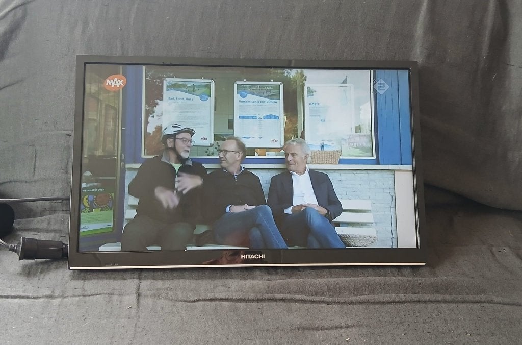 12 volt, 22 inch Hitachi televisie, Overige merken, 50 Hz, Ophalen of Verzenden, Minder dan 40 cm
