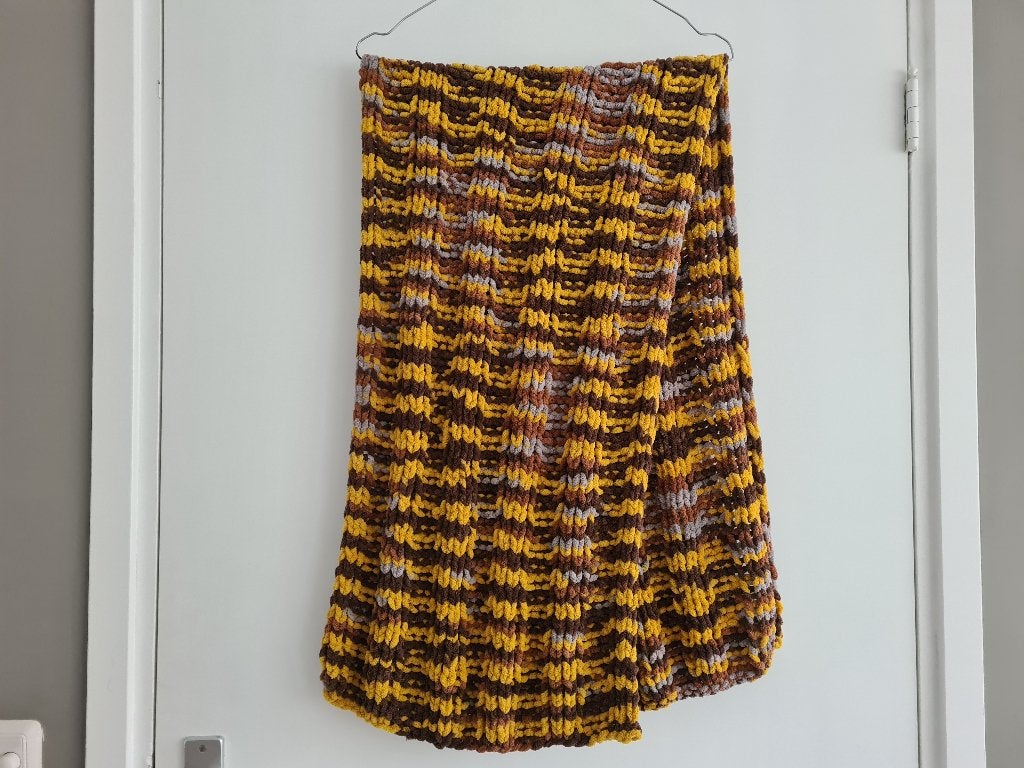 Nieuwe zelf gebreide sjaal, hij is136 cm lang., Ophalen of Verzenden, Nieuw, Maat 46/48 (XL) of groter, Sjaal