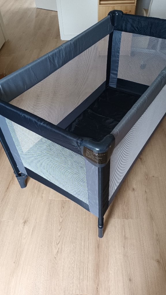 Campingbedje met matras, Ophalen, Zo goed als nieuw, Reisbedje