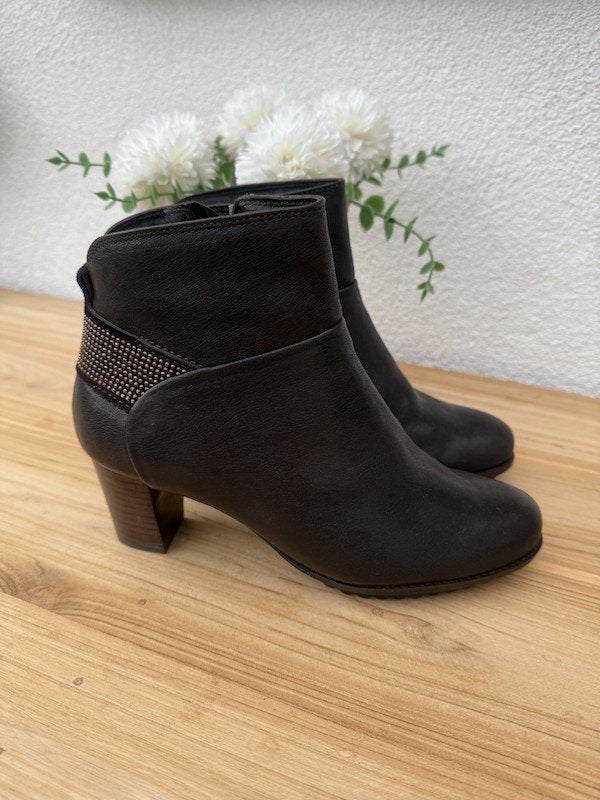 Luxe Softwaves laarsjes met strassband - Nieuw, Kleding | Dames, Bruin, Verzenden, Lage of Enkellaarzen, Nieuw