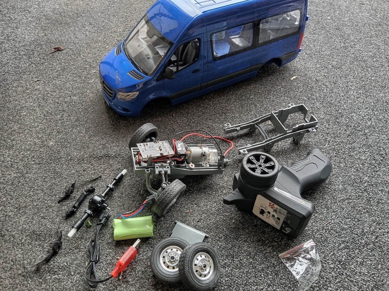 Bruder Sprinter Bus & WPL Chassis RC - Zelf Afbouwen, Zo goed als nieuw, Ophalen, Elektro, Schaal 1:16