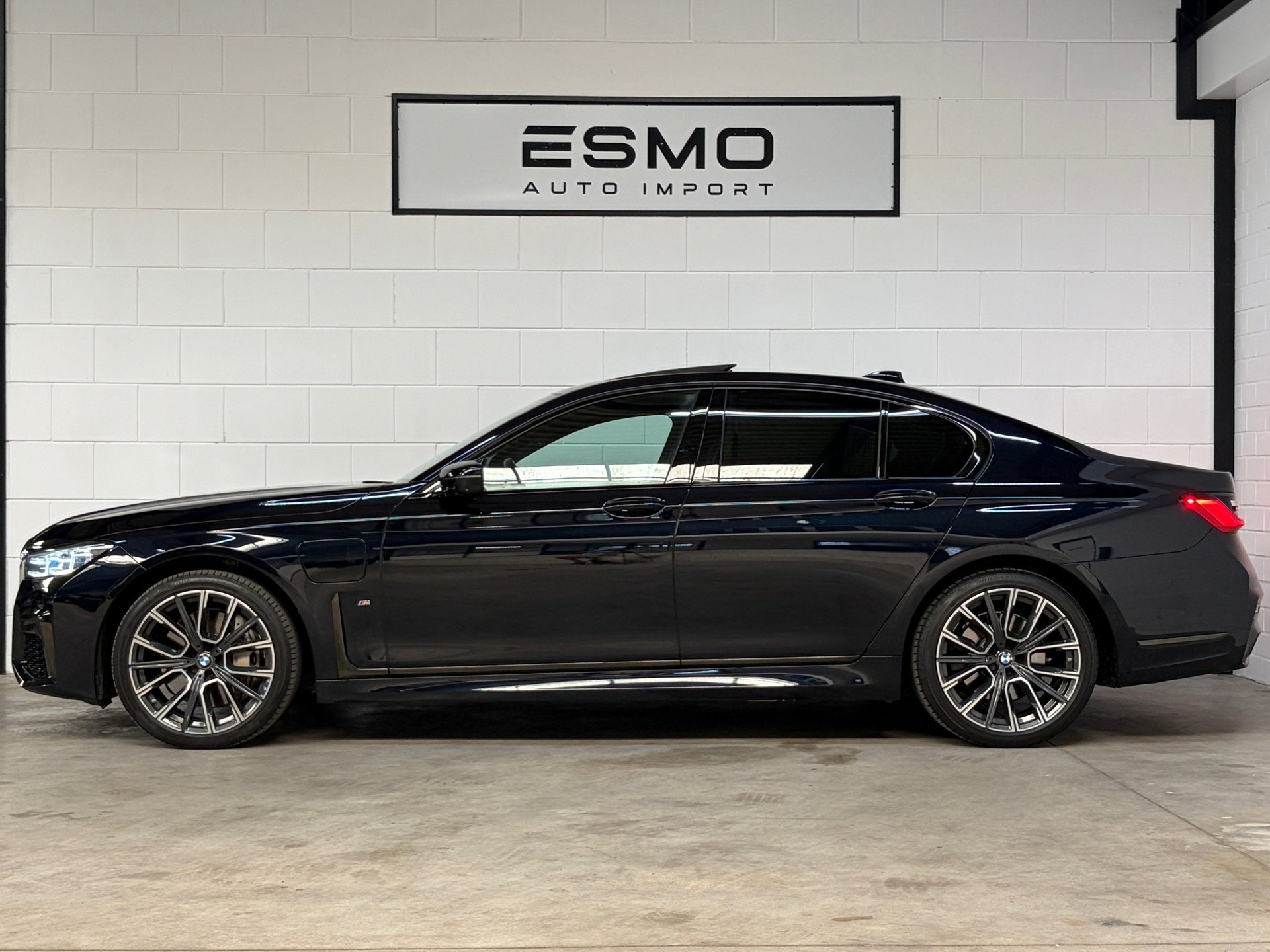 BMW 7-serie 745e High Executive Panoramadak HUD ACC Soft-clo, Auto's, Achterwielaandrijving, Gebruikt, Zwart, Hybride Elektrisch/Benzine
