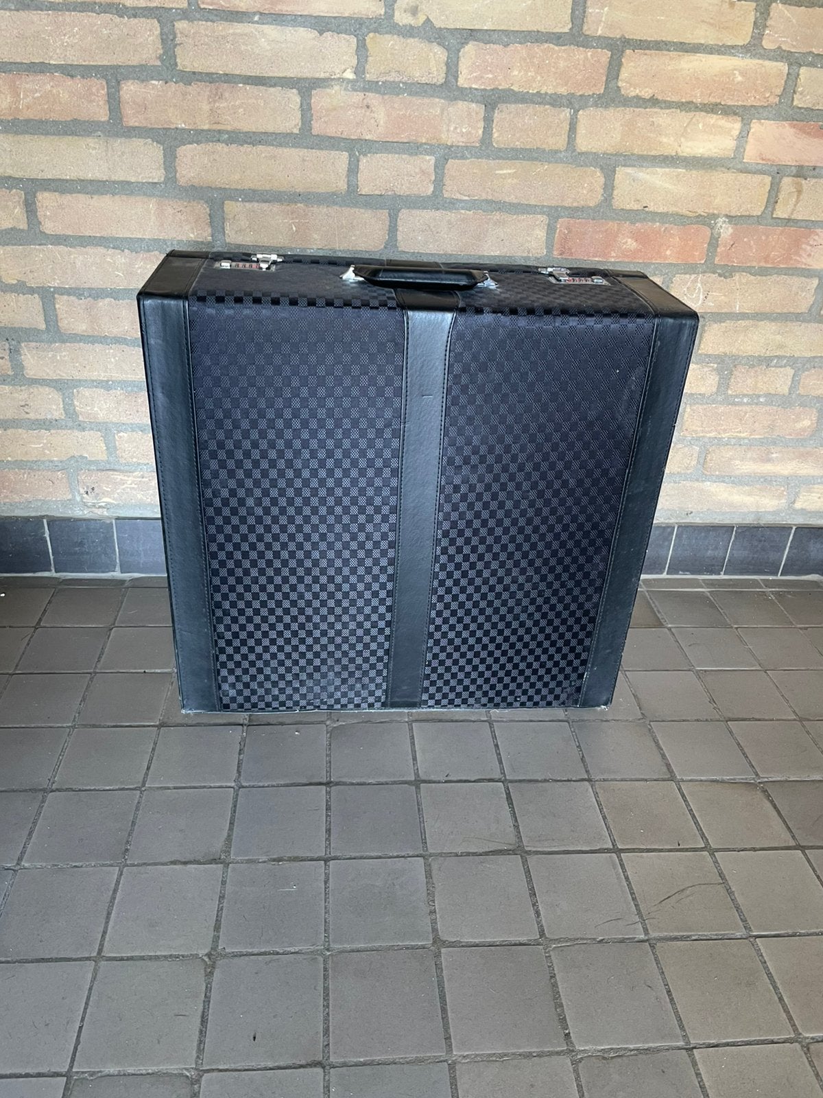 Koffer met cijferslot, Ophalen, Zo goed als nieuw, Hard kunststof, 70 cm of meer