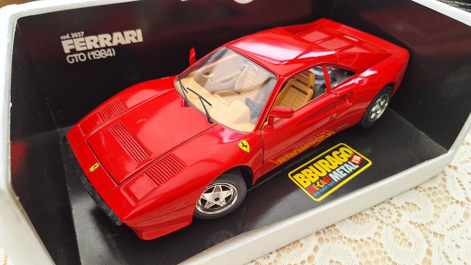 Bburago Ferrari GTO (1984) - Zo goed als nieuw, Ophalen of Verzenden, Zo goed als nieuw, Auto, Bburago