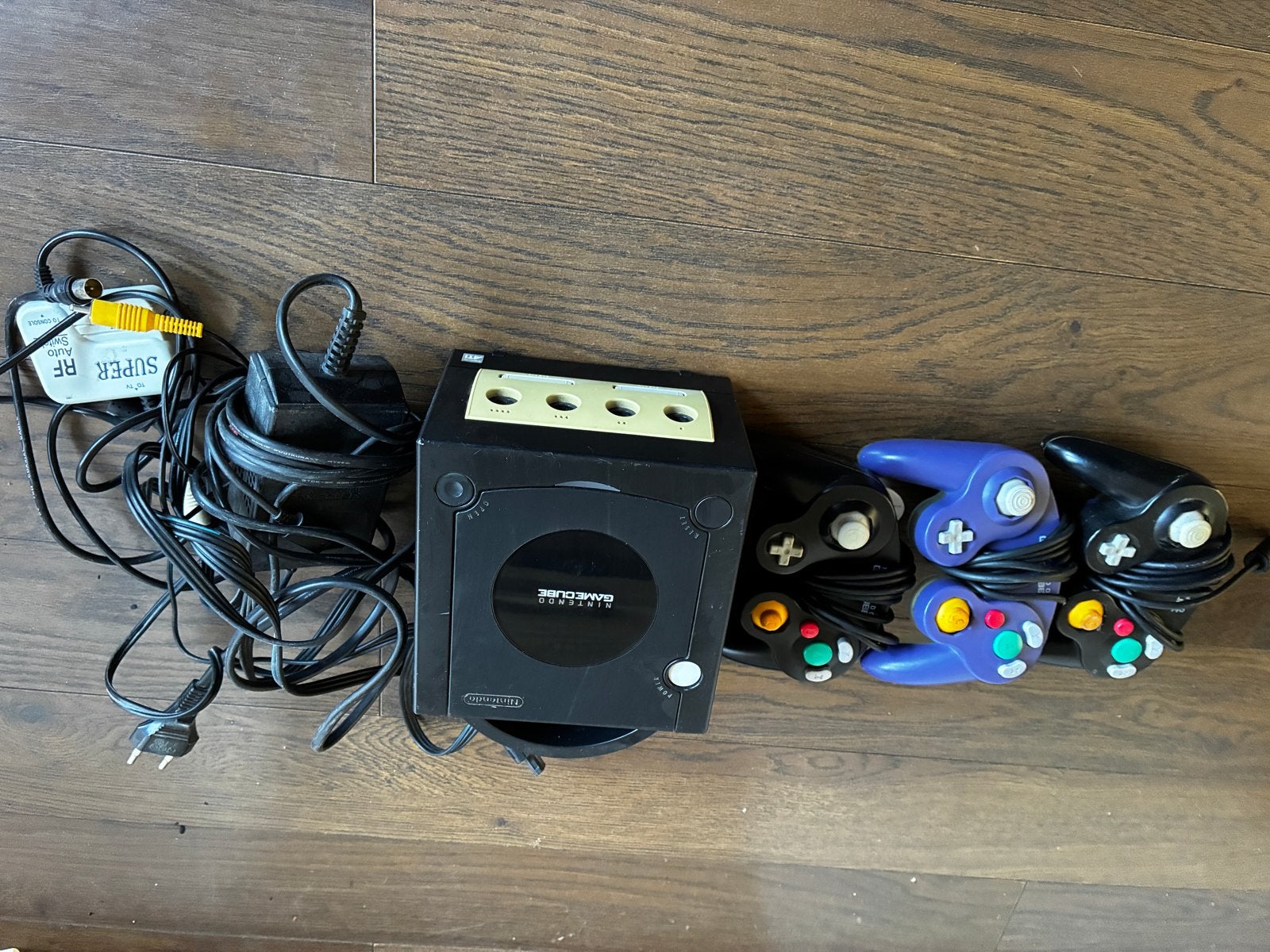 Nintendo GameCube met 3 controllers en accessoires, Spelcomputers en Games, Ophalen of Verzenden, Gebruikt, Zwart, Met 3 controllers of meer