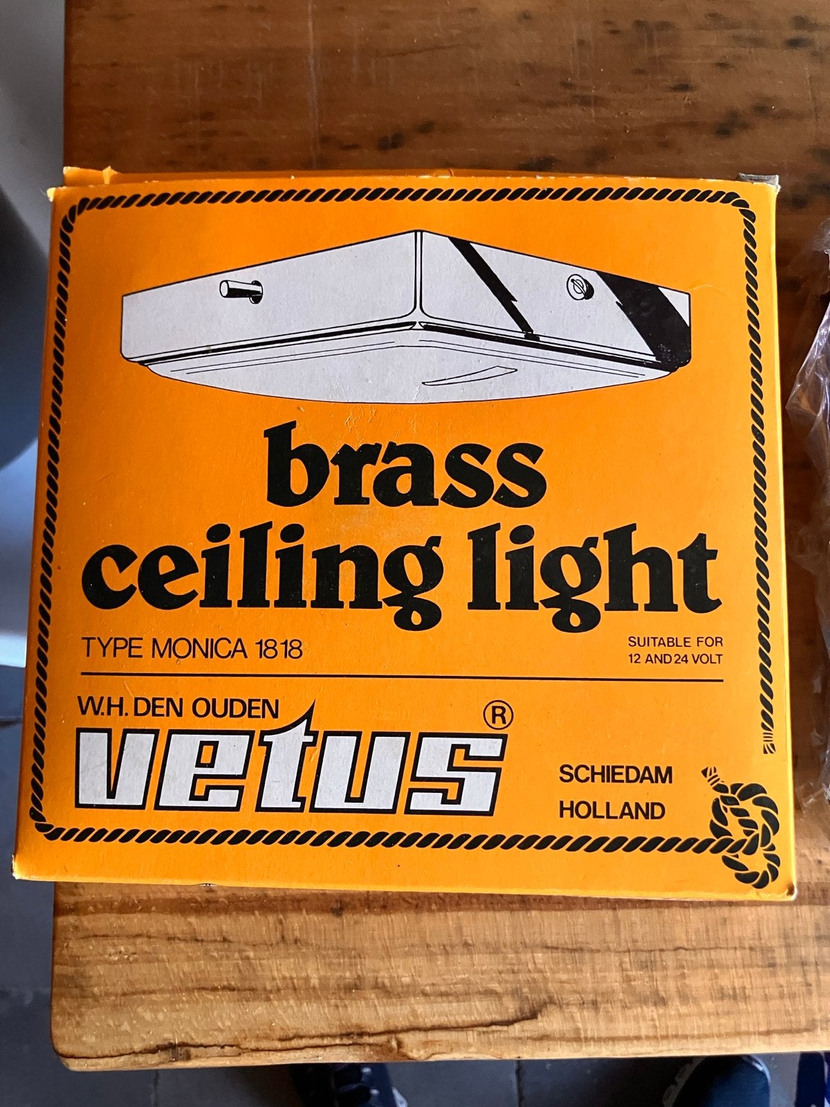 3x Nieuwe Vetus messing plafondlamp Monica 1818 (12/24V), Ophalen of Verzenden, Nieuw, Binnenverlichting
