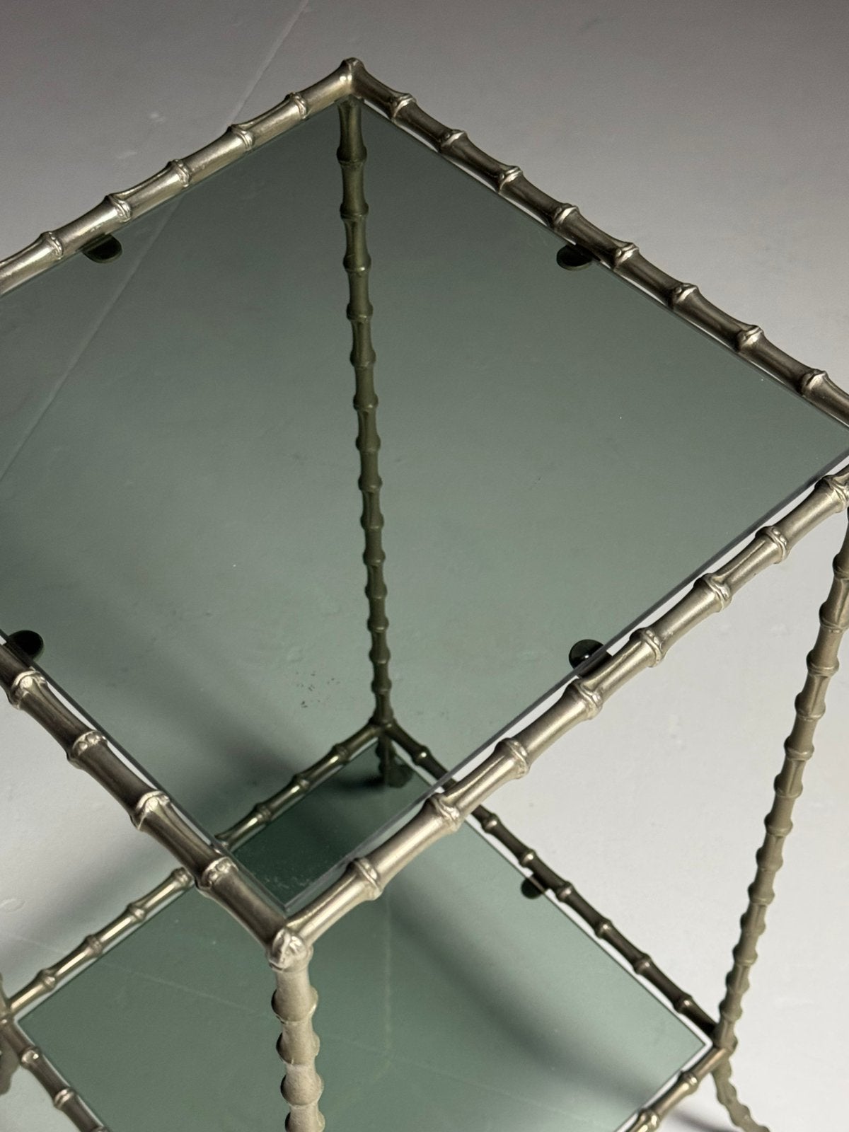 Faux bamboo bijzettafel metaal, Minder dan 55 cm, Metaal of Aluminium, Rond, Ophalen of Verzenden