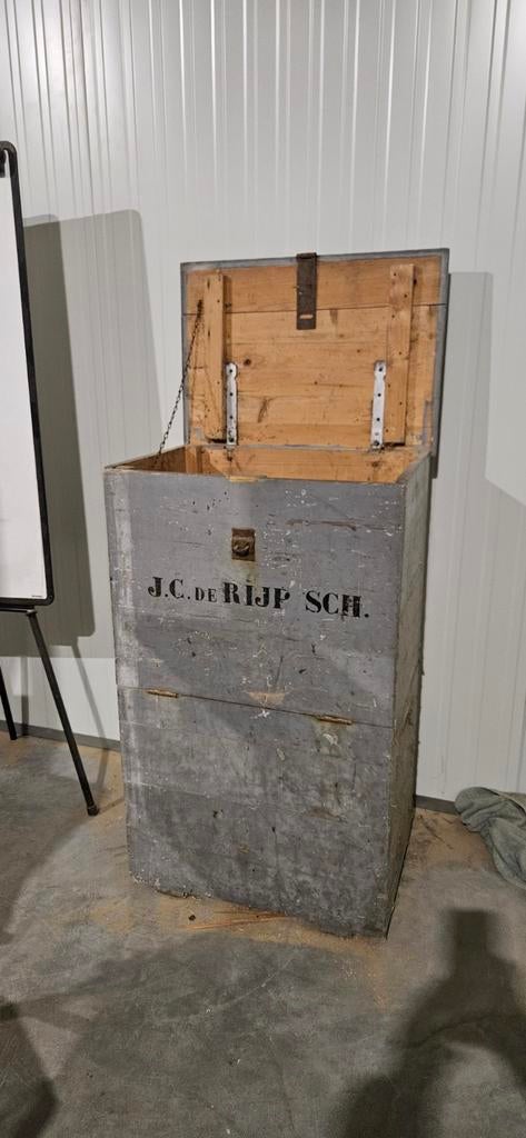Oude ballen kist uit gymzaal met zwenkwielen., Huis en Inrichting, Woonaccessoires | Kisten, Ophalen