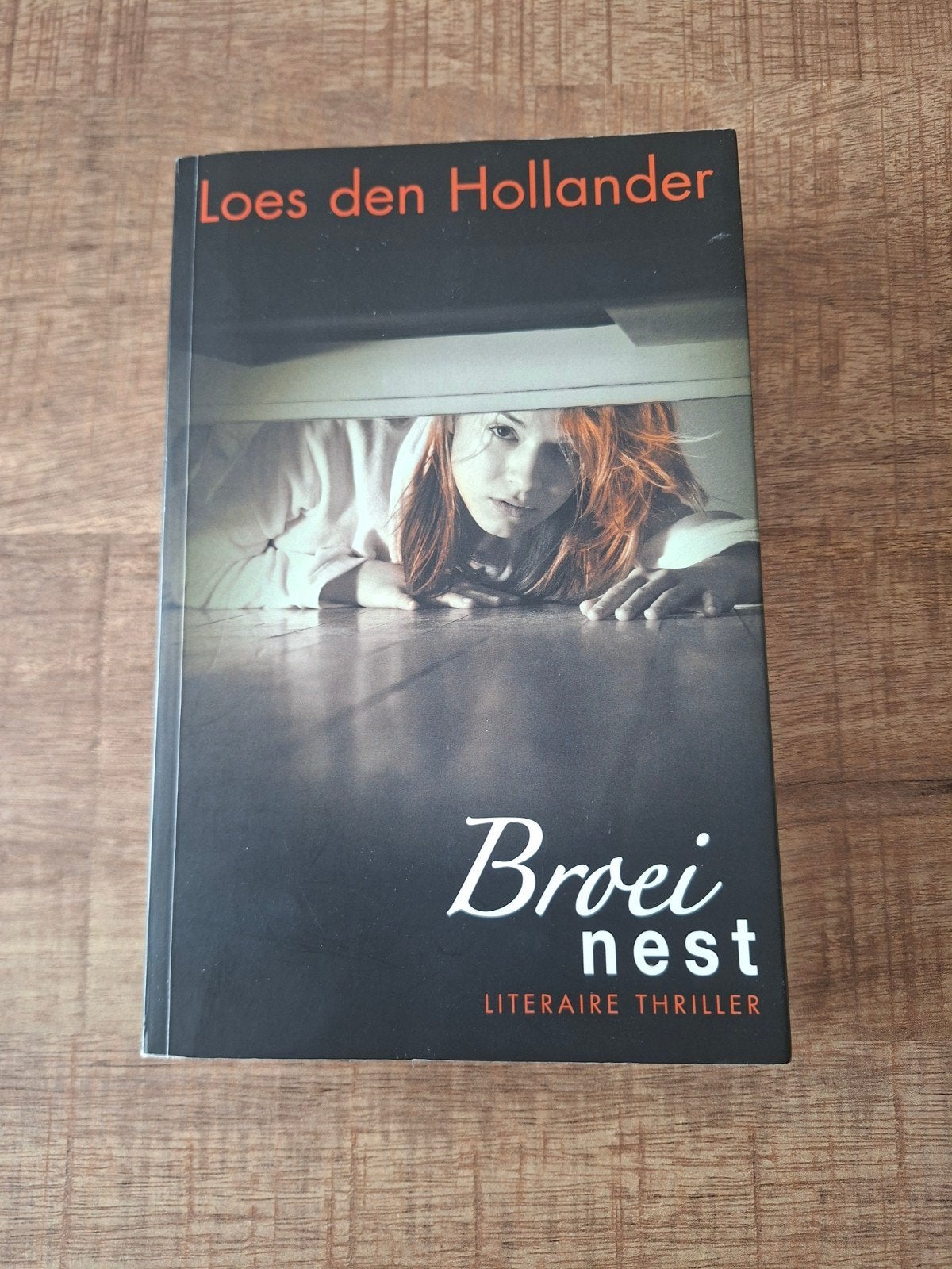 Loes den Hollander, Broeinest, Ophalen of Verzenden, Gelezen