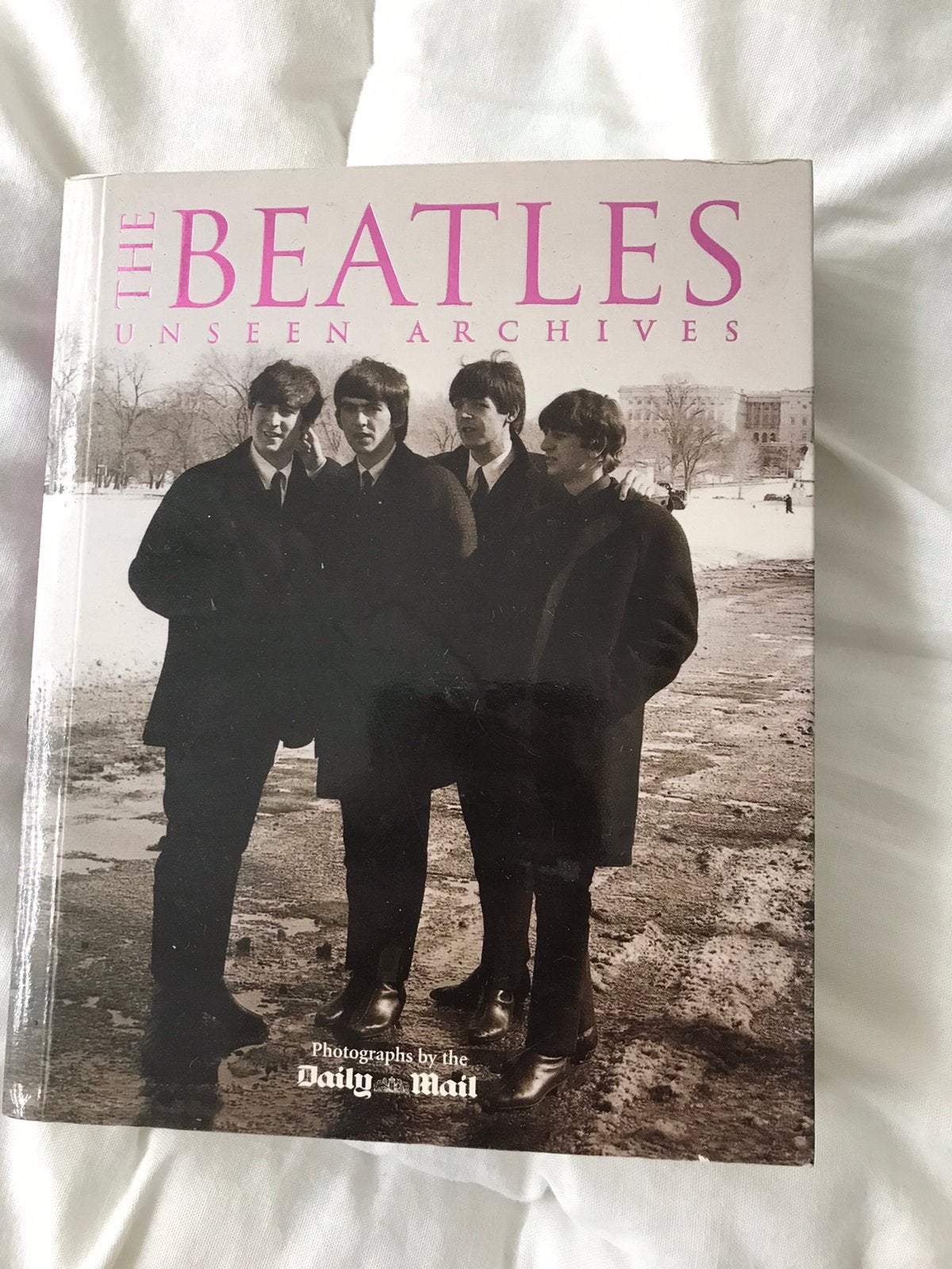Beatles unseen archives, Ophalen of Verzenden, Zo goed als nieuw