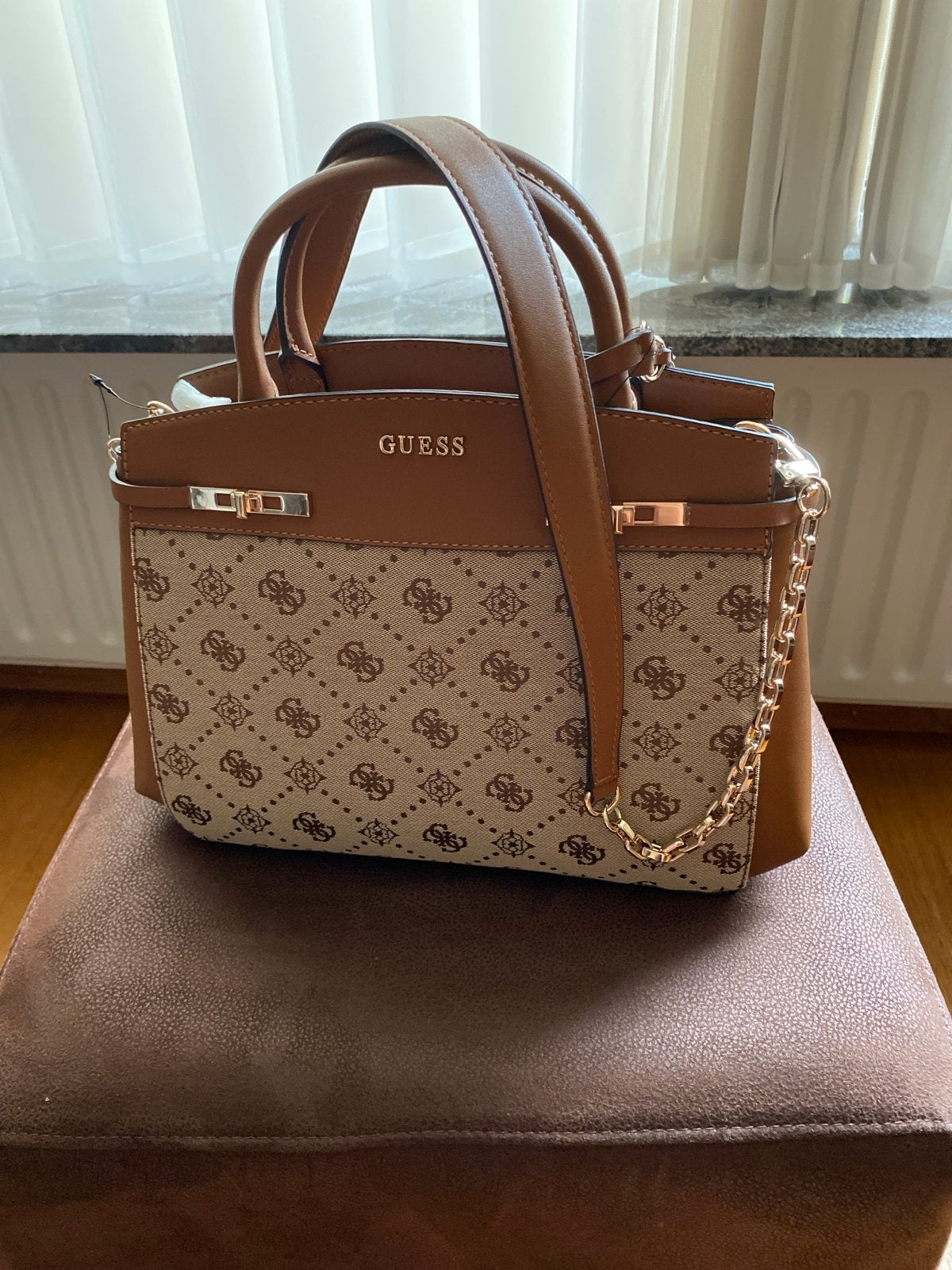 Guess Handtas Bruin/Beige met Logo Patroon, Ophalen of Verzenden, Nieuw, Bruin, Handtas