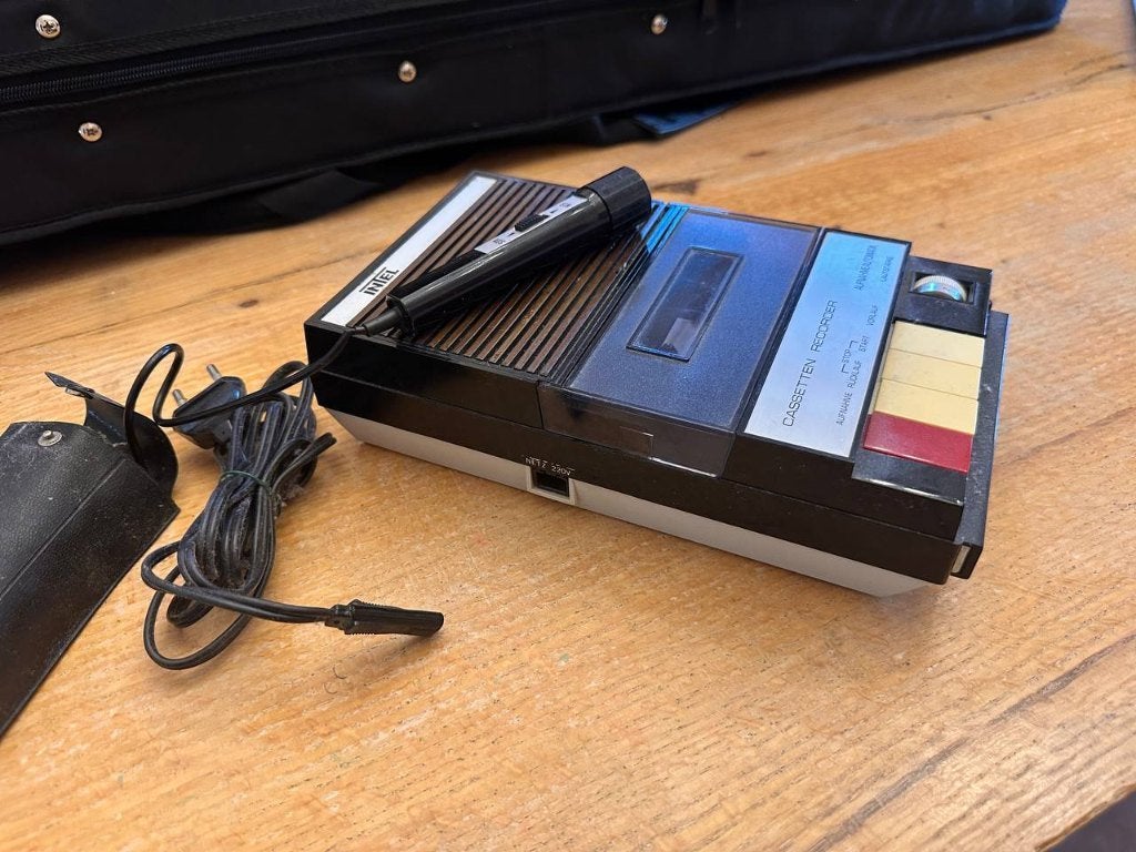 Oude Casette Recorder met Microfoon, Audio, Tv en Foto, Cassettedecks, Ophalen of Verzenden, Enkel, Overige merken