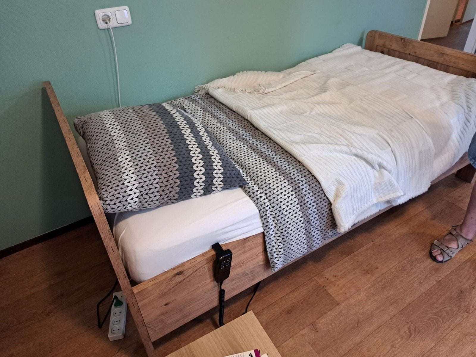 Seniorenbed met elektrische lattenbodem, Ophalen, 90 cm, Eenpersoons, Bruin