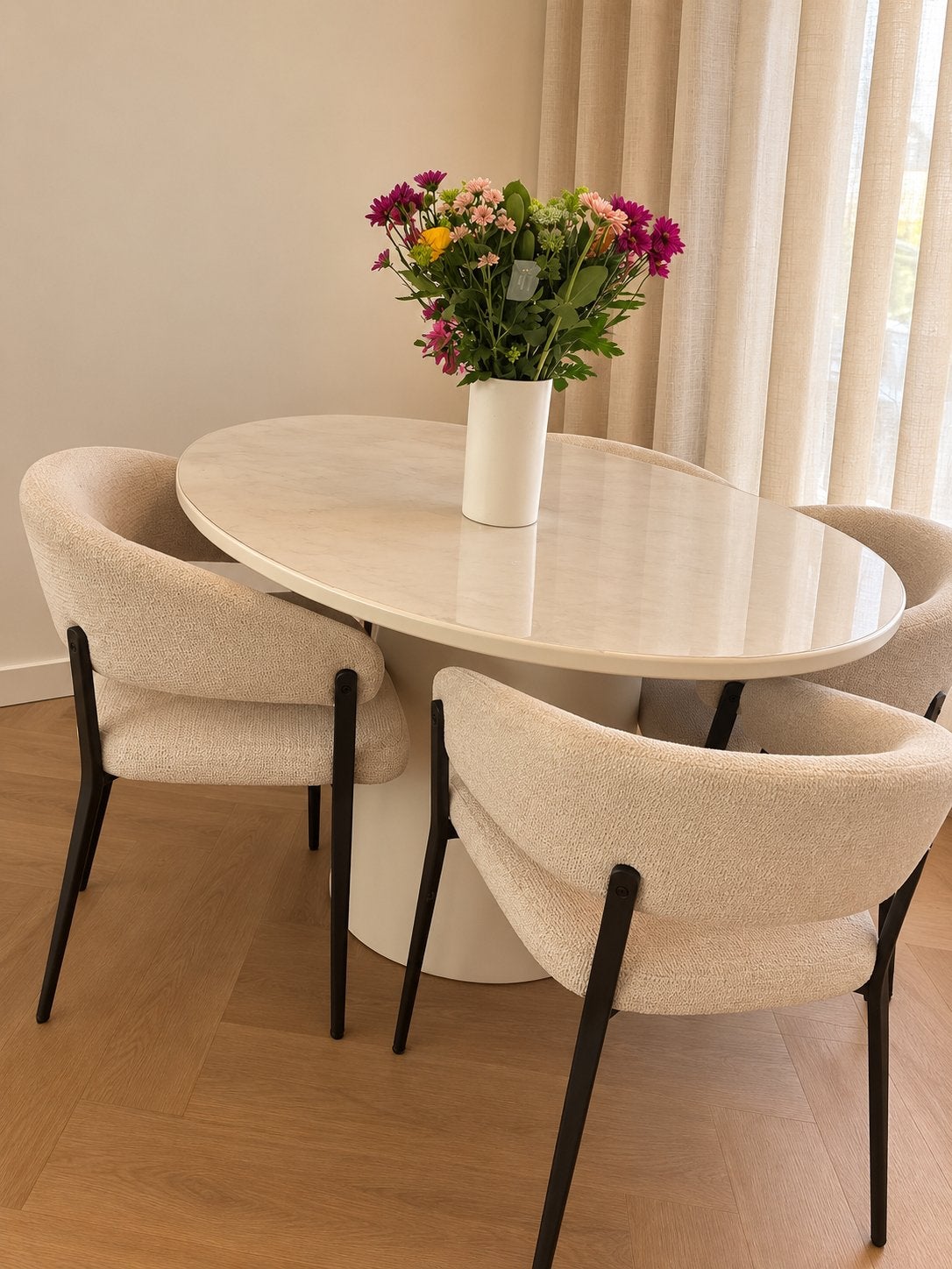Betonlook eettafel met 4 stoelen, Overige materialen, Ophalen of Verzenden, Zo goed als nieuw, Vier personen