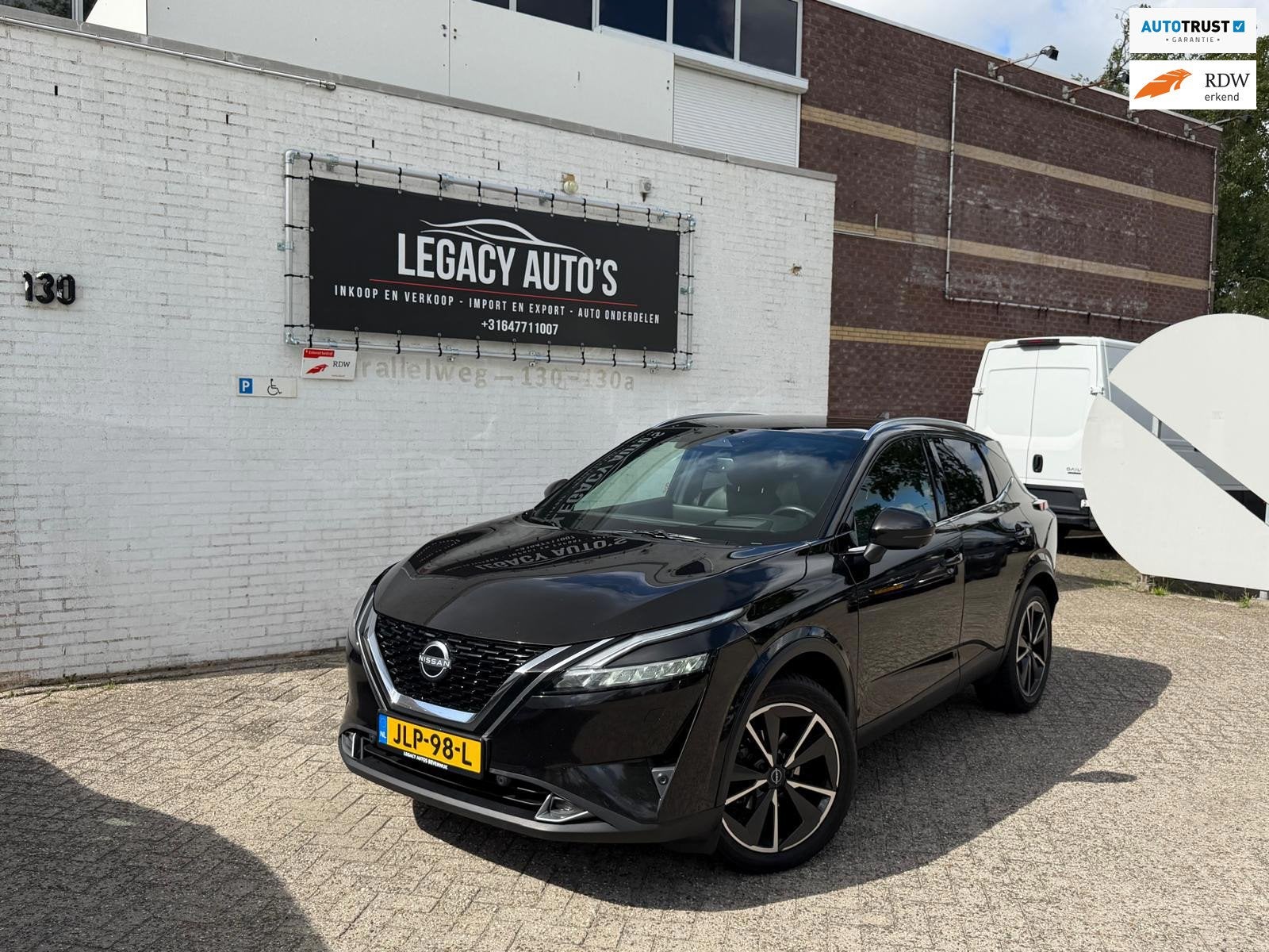 Nissan Qashqai 1.3 MHEV Xtronic Tekna - NETTE STAAT - PANO D, Auto's, Dealer onderhouden, Automatische klimaatregeling, Zwart