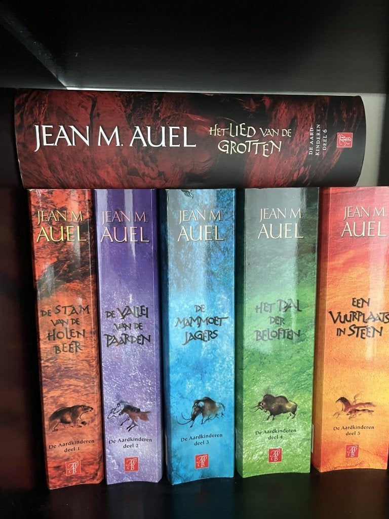 Jean M. Auel - De Aardkinderen, Ophalen of Verzenden, Gelezen, Jean M. Auel