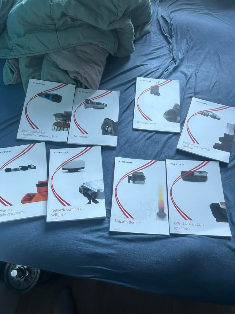 Electude Autotechniek Niveau 2 & 3 Boeken (leeg), Boeken, Ophalen of Verzenden, Zo goed als nieuw, Autotechniek