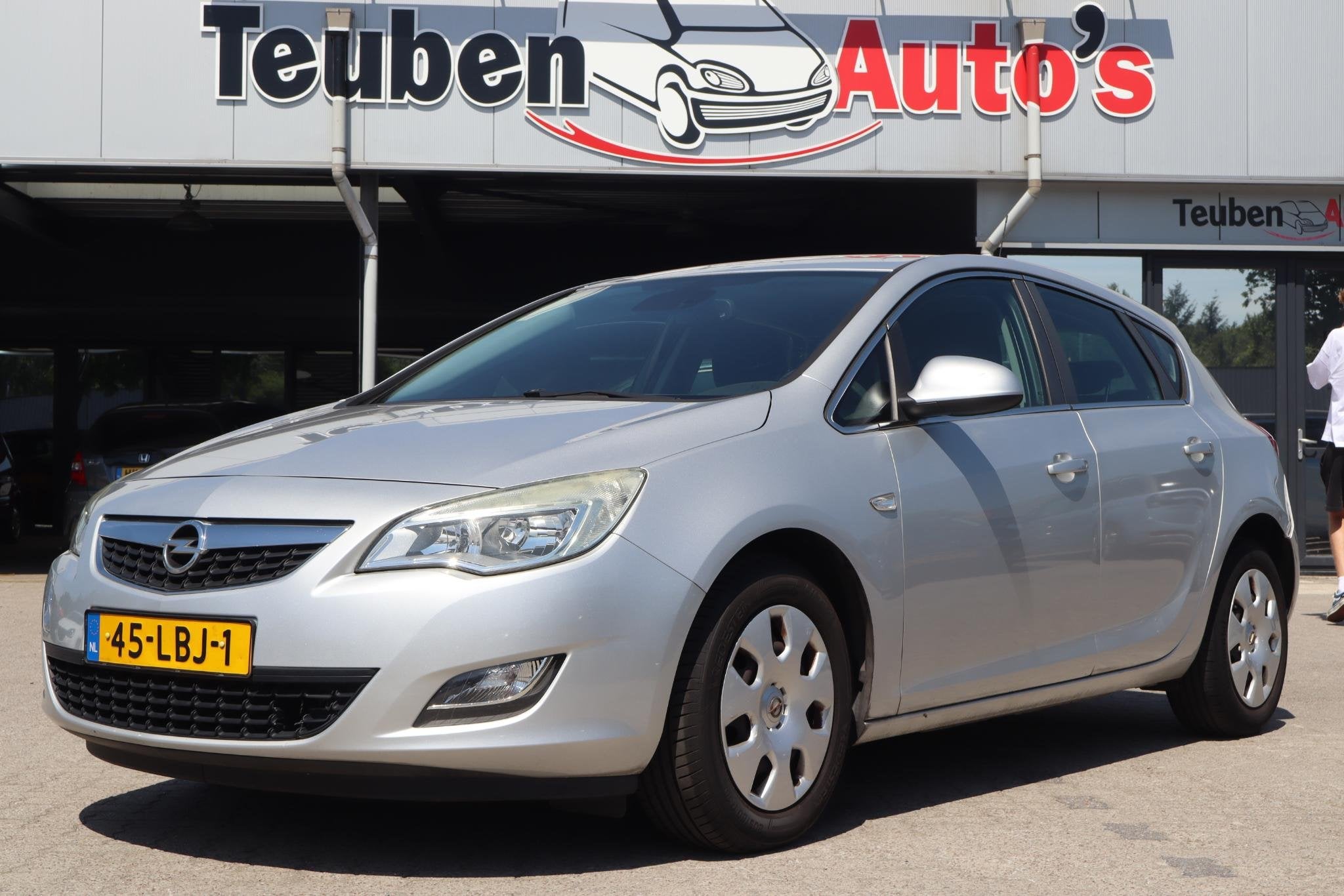 Opel Astra 1.6 Edition | Airconditioning | Trekhaak, Voorwielaandrijving, Euro 5, Stof, 4 cilinders
