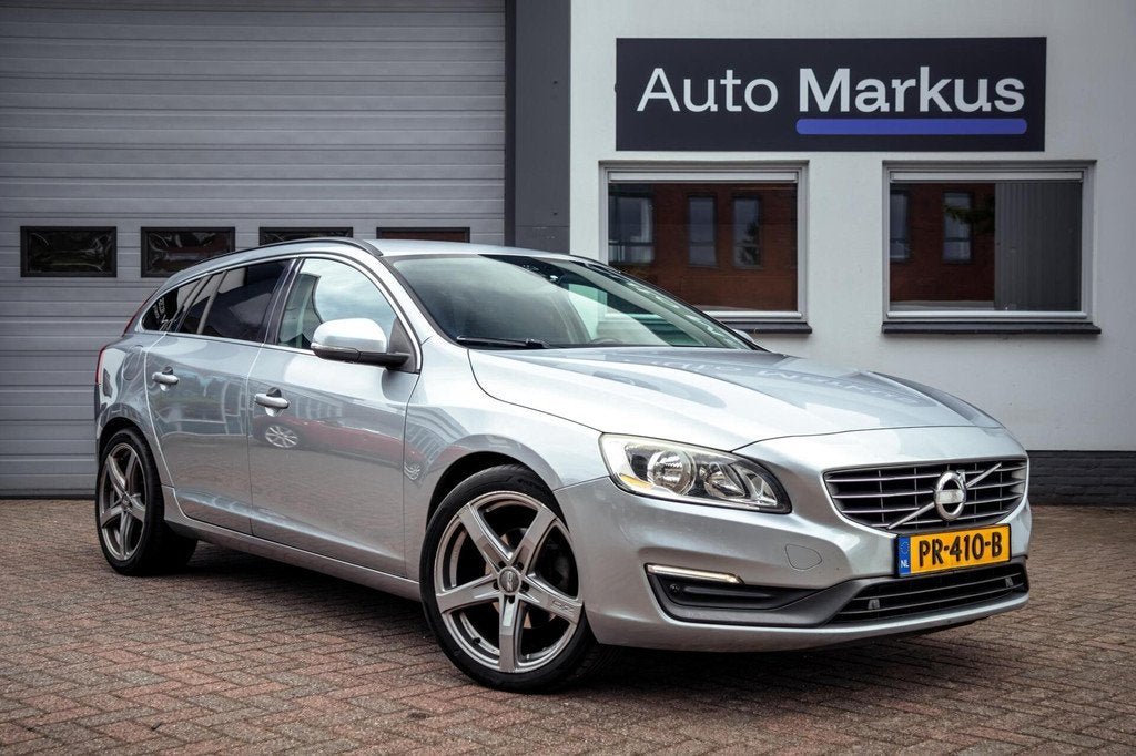 Volvo V60 2.0 D4 Summum|Trekhaak|Geartronic|Stoelverwarming|, Auto's, Volvo, 1502 kg, Euro 6, 4 cilinders, Leder