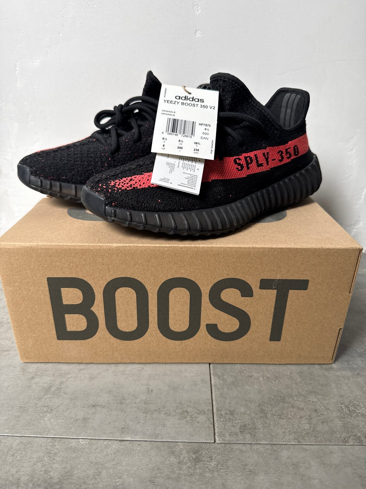 Adidas Yeezy Boost 350 V2 Core Black Red 38.5, Ophalen of Verzenden, Nieuw, Zwart, Sneakers of Gympen