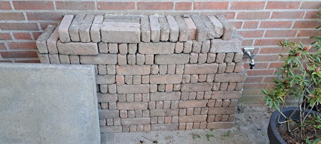 Gratis af te halen: Partij waaltjes 5x20 cm, Tuin en Terras, Gebruikt, Klinkers, Ophalen of Verzenden, Minder dan 5 m²