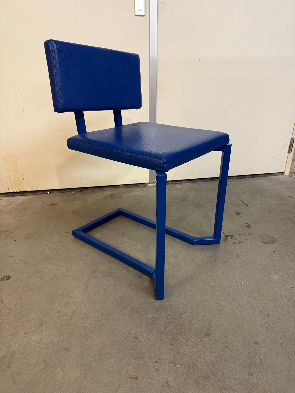 Twee blauwe Lensvelt AVL Koker stoelen, Gebruikt, Twee, Blauw, Ophalen of Verzenden