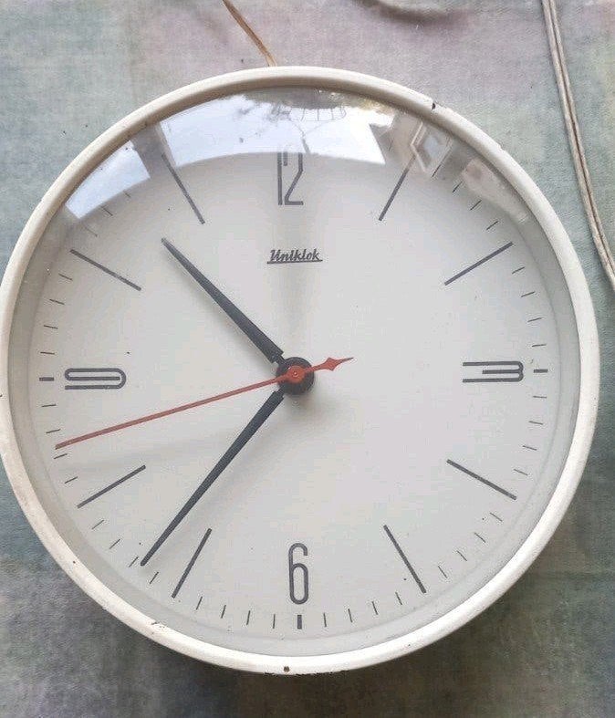 Vintage Uniklok wandklok op lichtnet, jaren '50 - '60, Ophalen