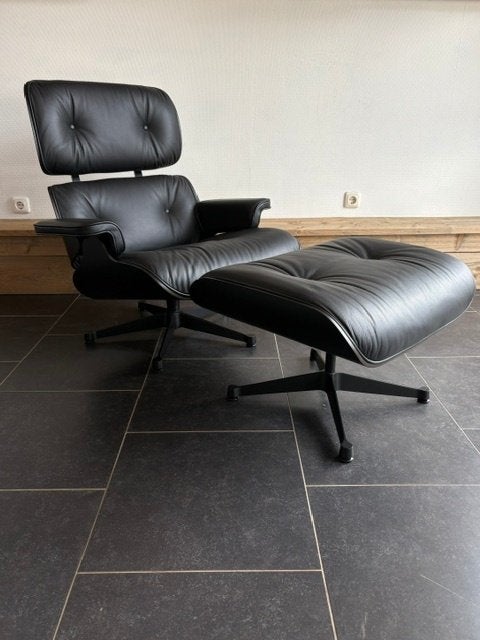 Vitra Eames Lounge Chair met Ottoman, full black, 2023, Design, Mvt, 75 tot 100 cm, Ophalen of Verzenden
