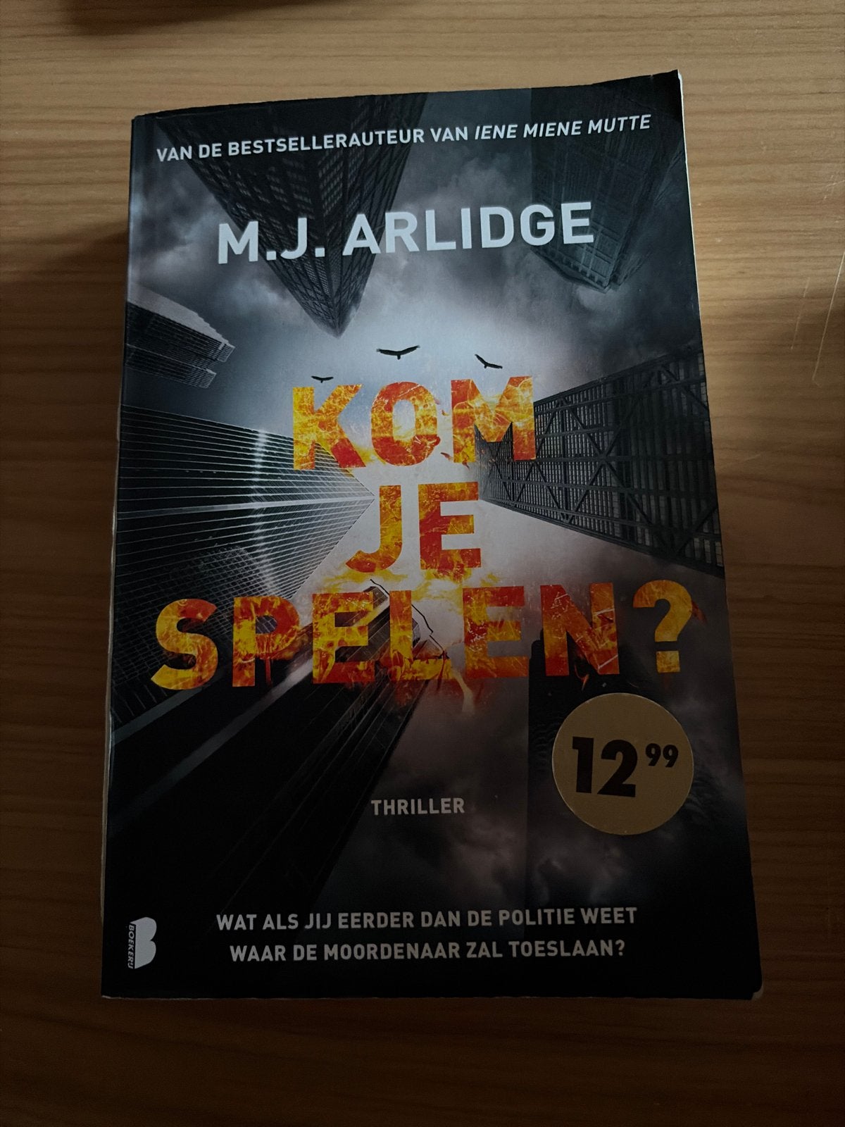 M.J. Arlidge - Kom je spelen? (Thriller), Boeken, Ophalen of Verzenden, Zo goed als nieuw, Europa overig
