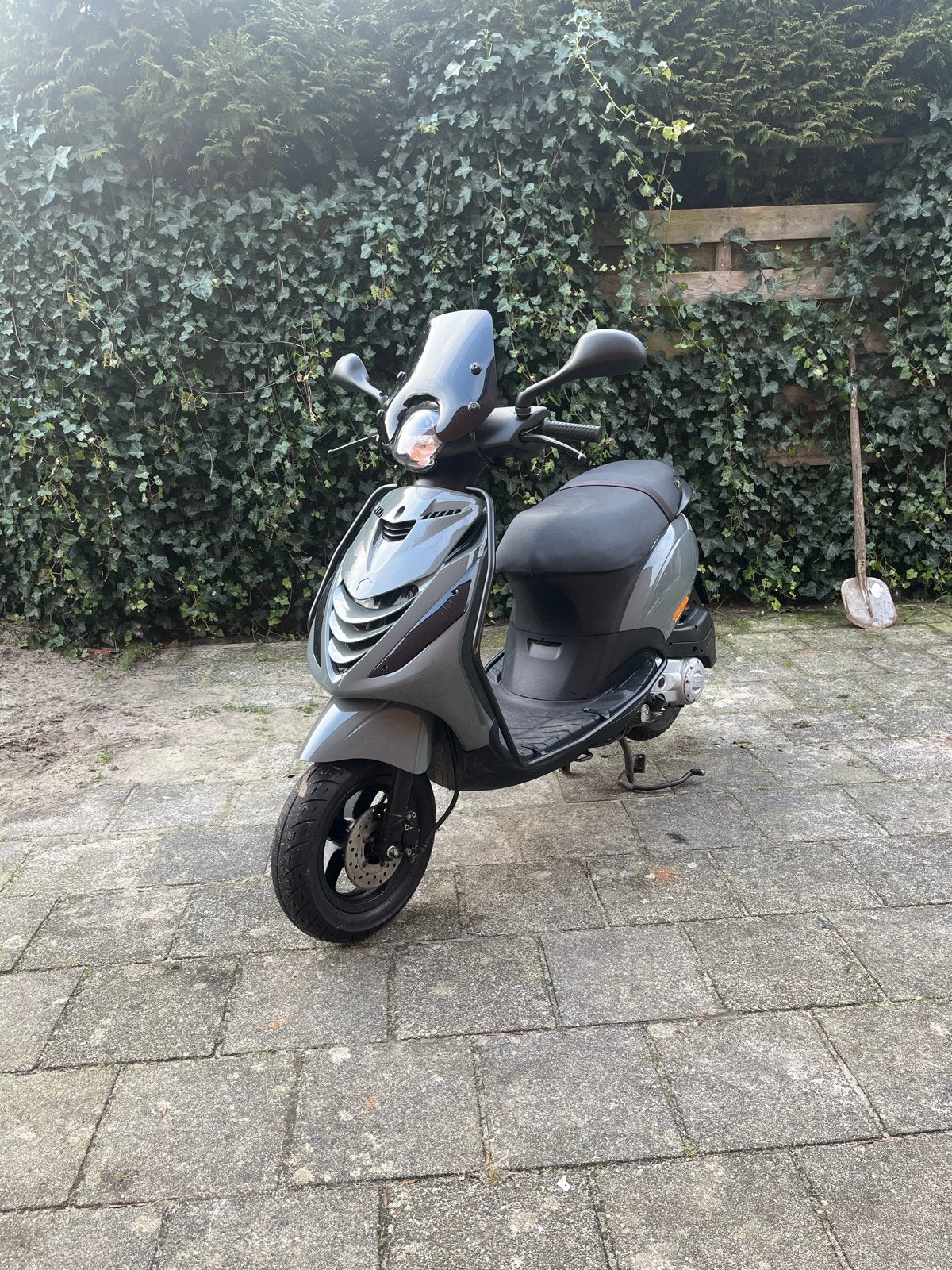 Piaggio Zip 4 Takt Injectie - Nieuwe Kappen & Brandstofpomp, Piaggio, Ophalen of Verzenden, Zo goed als nieuw, Benzine