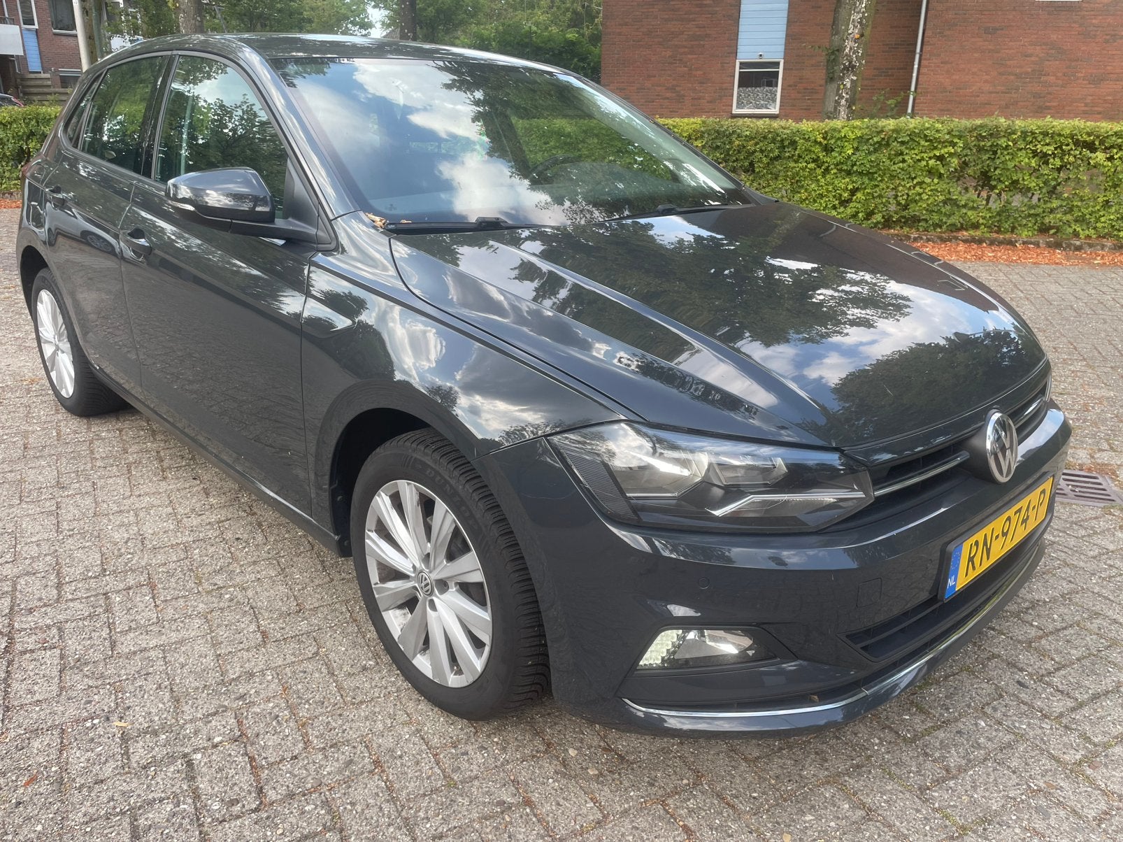 Volkswagen POLO 1.0 TSI 95pk 2018 URANO GREY VW ONDERHOUDEN, Auto's, Voorwielaandrijving, 40 €/maand, Origineel Nederlands, Handgeschakeld