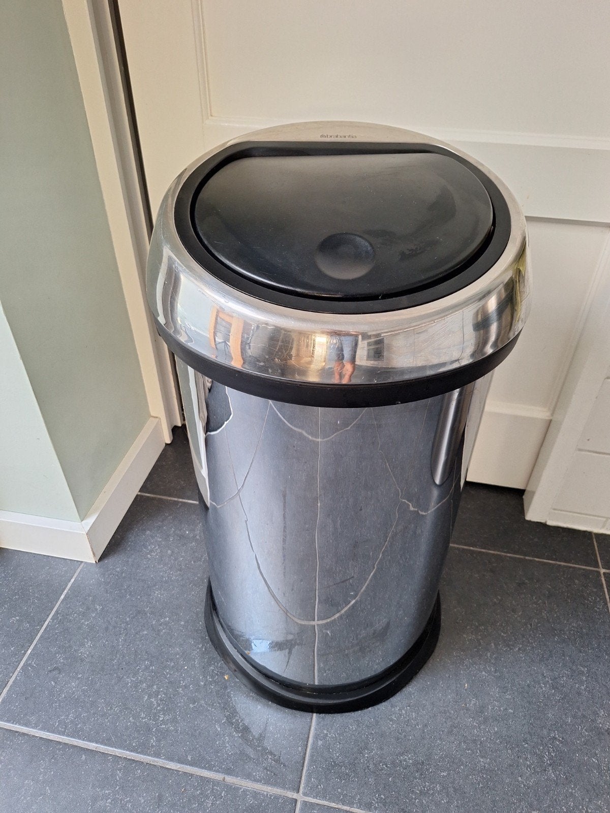 Brabantia vuilnisbak 60 liter (deksel defect), Huis en Inrichting, Woonaccessoires | Prullenbakken, 40 liter of meer, Ophalen
