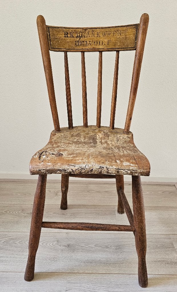 Vintage stoel met logo RK Drankweer Helvoirt, Ophalen, Gebruikt, Bruin, Eén