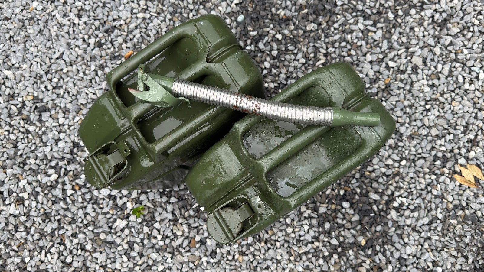 2x metalen jerrycan 20L met schenktuit, Ophalen