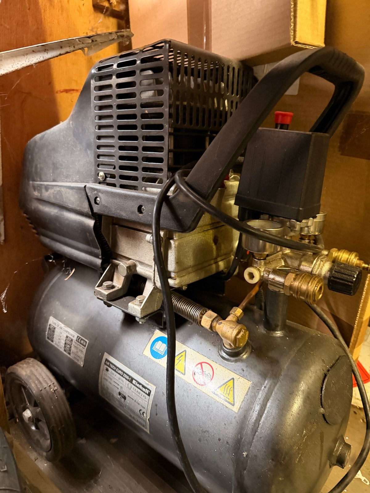 Einhell Air Tech Euro 2200-1 Compressor - 24L, 8 bar, Doe-het-zelf en Verbouw, Ophalen, Gebruikt, 6 tot 10 bar, 25 tot 100 liter