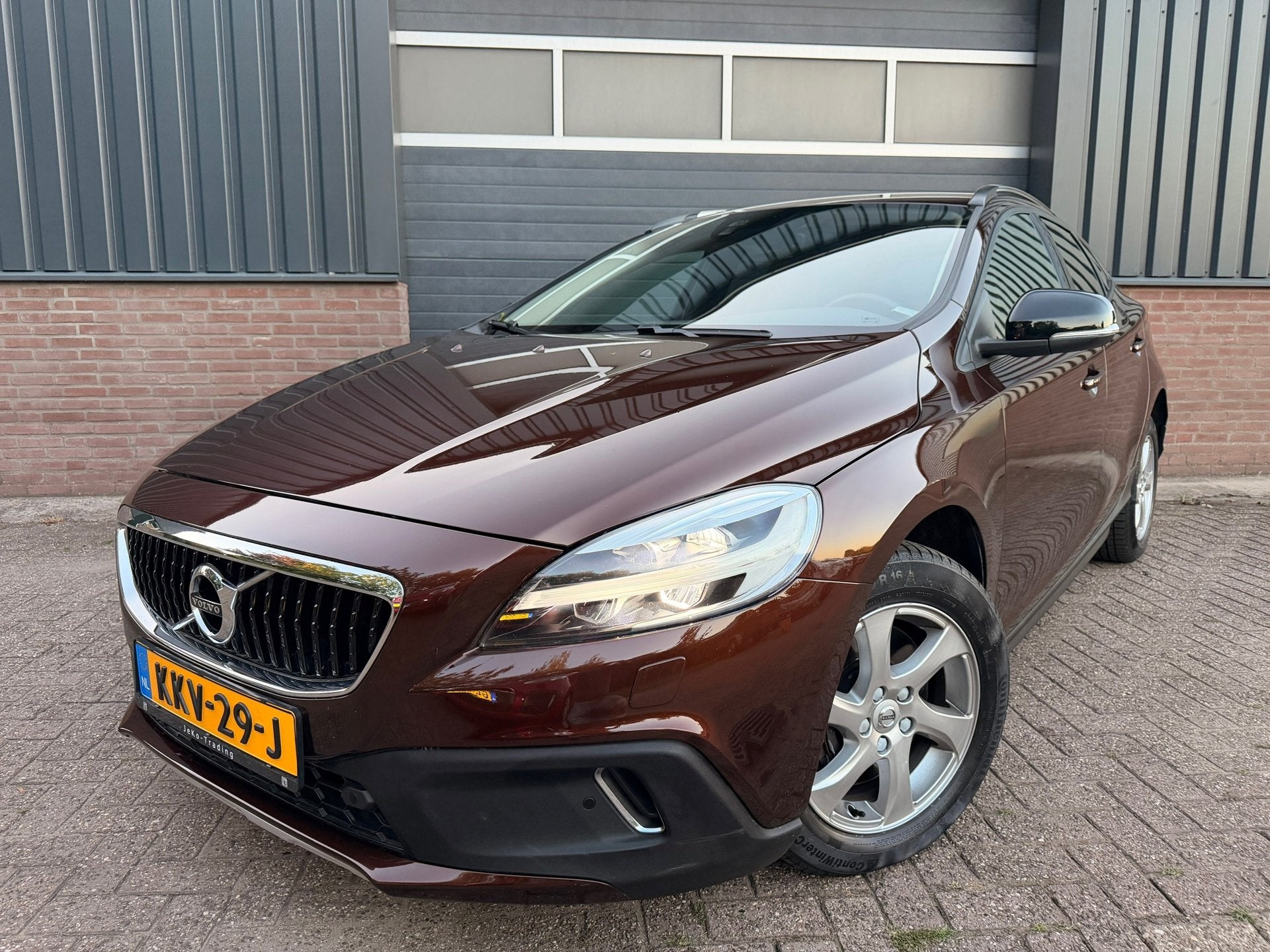Volvo V40 CROSS COUNTRY 1.5 T3 152PK Summum Leder PDC voor +, Leder, Bedrijf, 152 pk, Lichtsensor