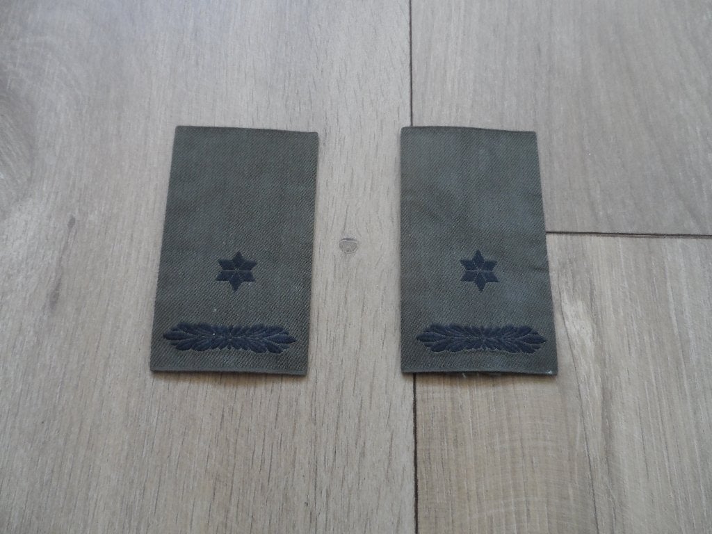 Rangonderscheidingsteken gvt majoor KL nw, Ophalen of Verzenden, Landmacht, Nederland, Embleem of Badge