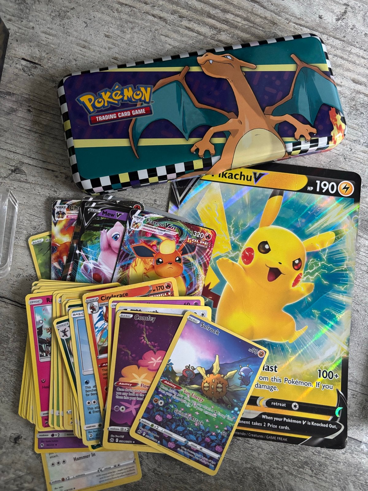 Pokémon NEPPE kaarten met Pikachu V & Charizard blik, Verzenden, Gebruikt, Meerdere kaarten