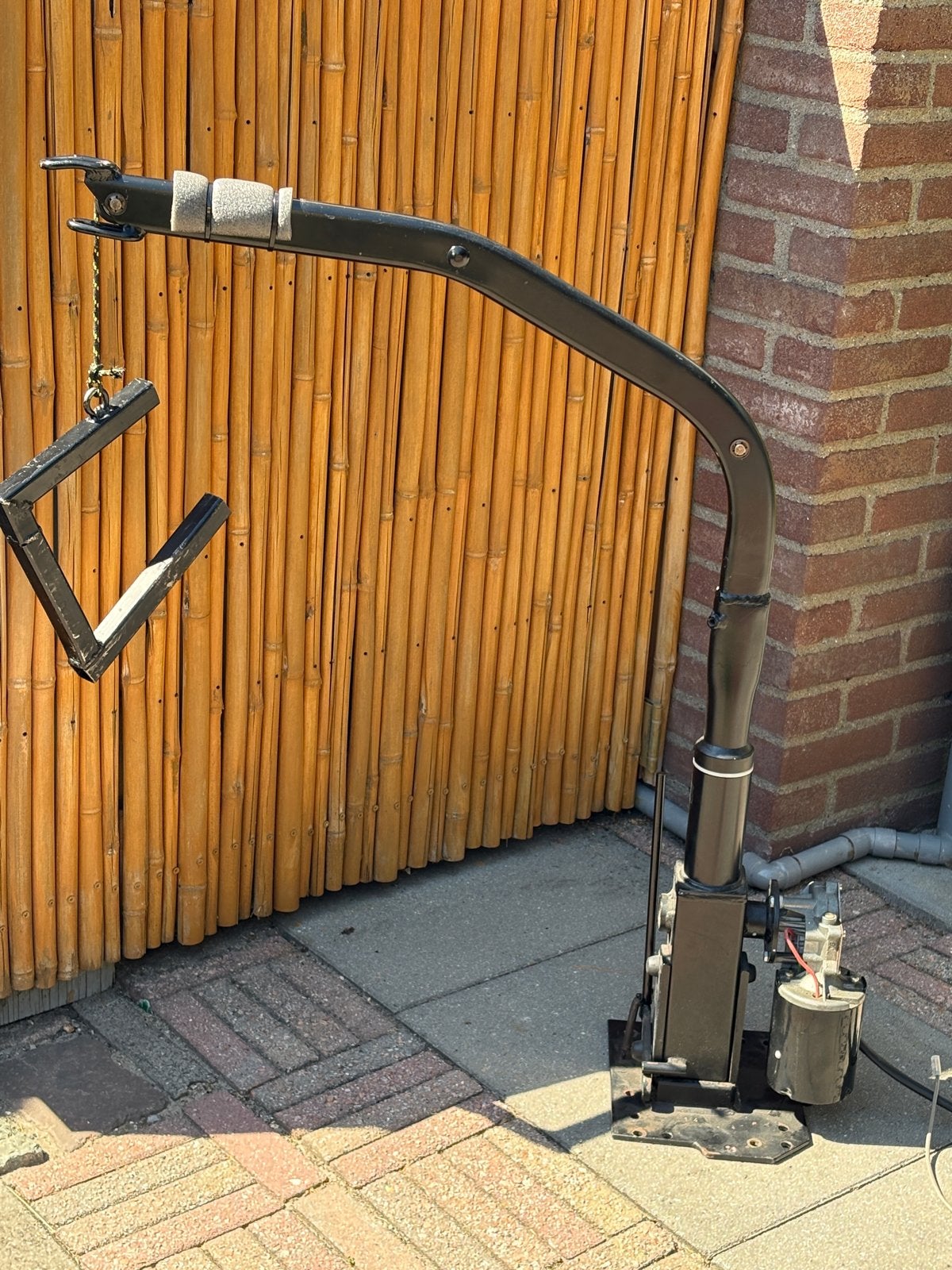 Kofferbaklift /rolstoellift voor rolstoel of scootmobiel, Ophalen