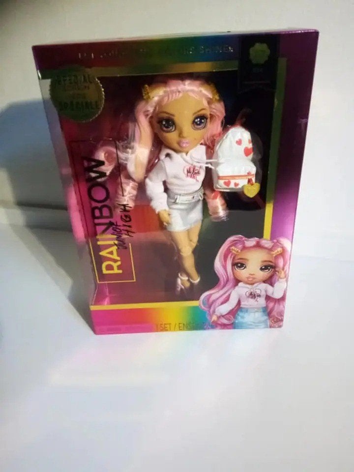 Rainbow High Junior High Special Edition Doll- Kia Hart, Ophalen of Verzenden, Nieuw, Babypop