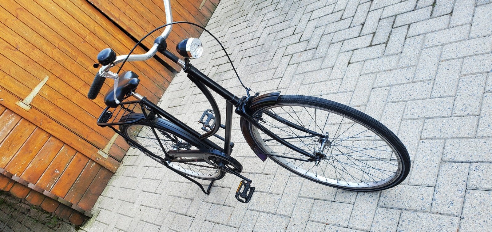 Oma fiets gebruikte staat

Nieuwe led voor en achterlicht op, Fietsen en Brommers, Ophalen of Verzenden, Gebruikt
