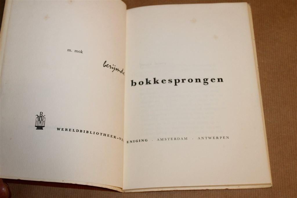 Berijmde Bokkesprongen — M. Mok & Blokker, 1e druk 1962, Ophalen of Verzenden, Gelezen