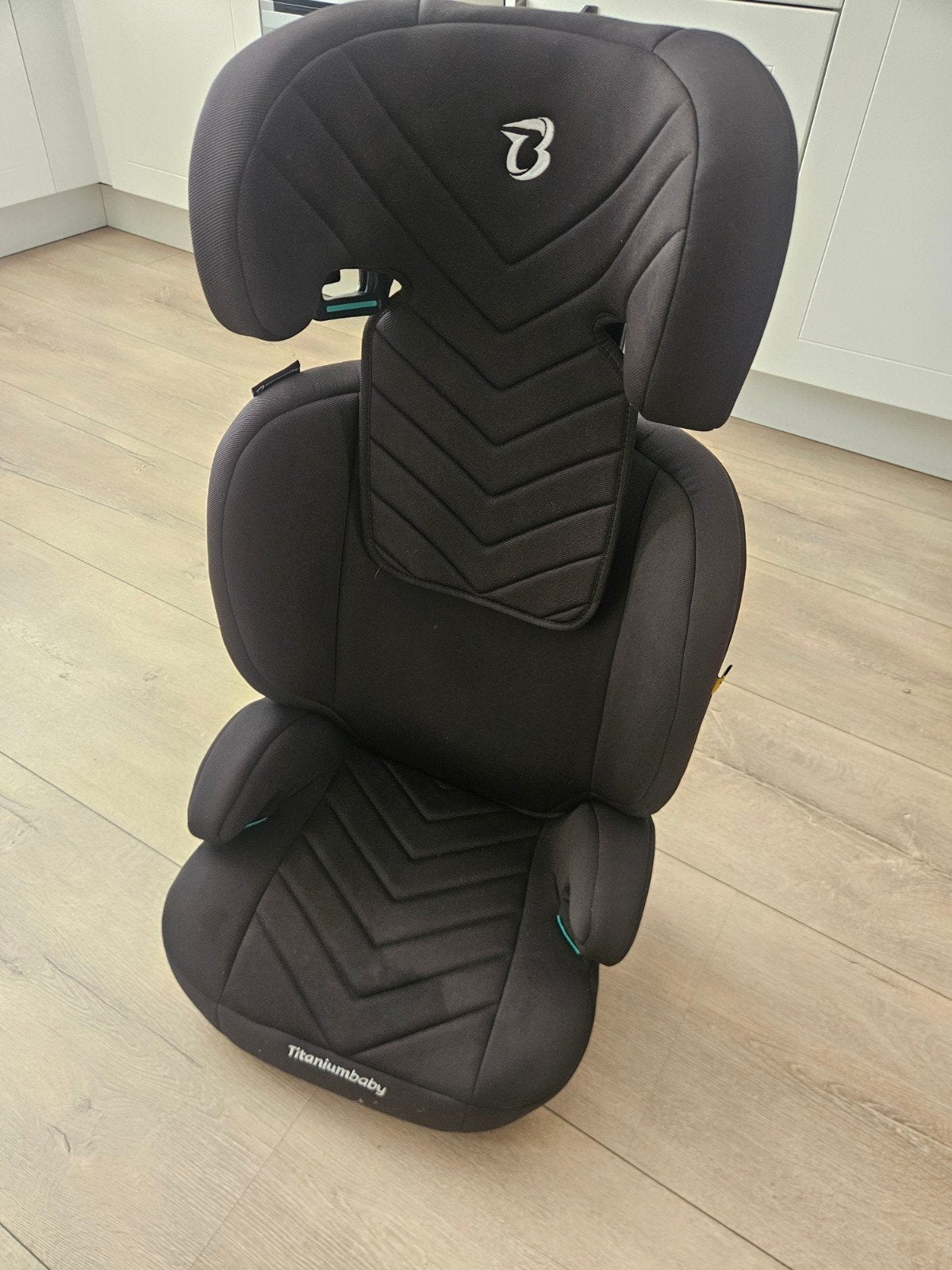 Titaniumbaby Vidar Zwart 100-150 cm i-Size Autostoel, Ophalen, Zo goed als nieuw, 15 t/m 36 kg, Overige merken