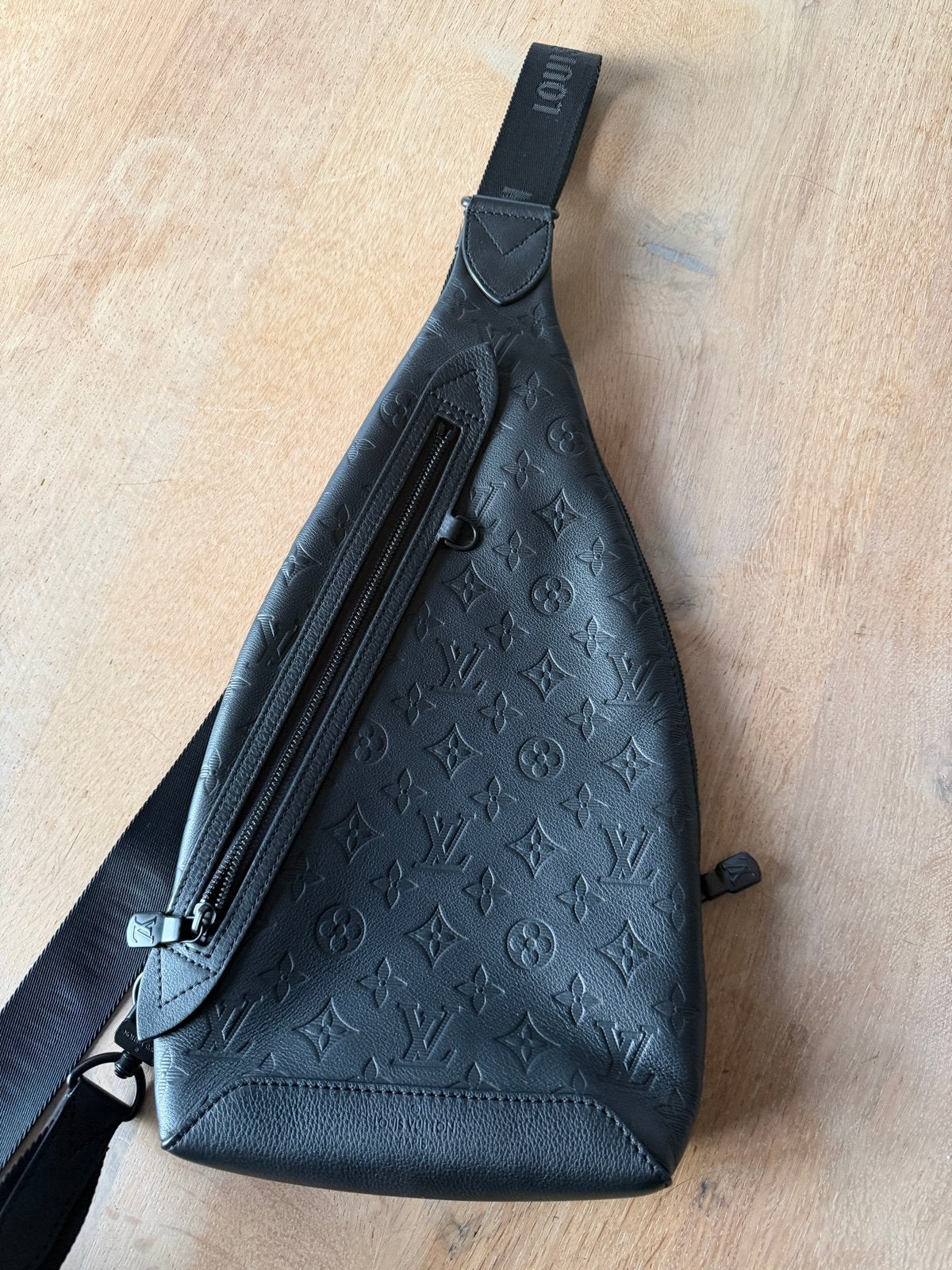 Louis Vuitton Sling Bag Origineel - Zwart Leer, Ophalen of Verzenden, Zo goed als nieuw, Zwart, Schoudertasje