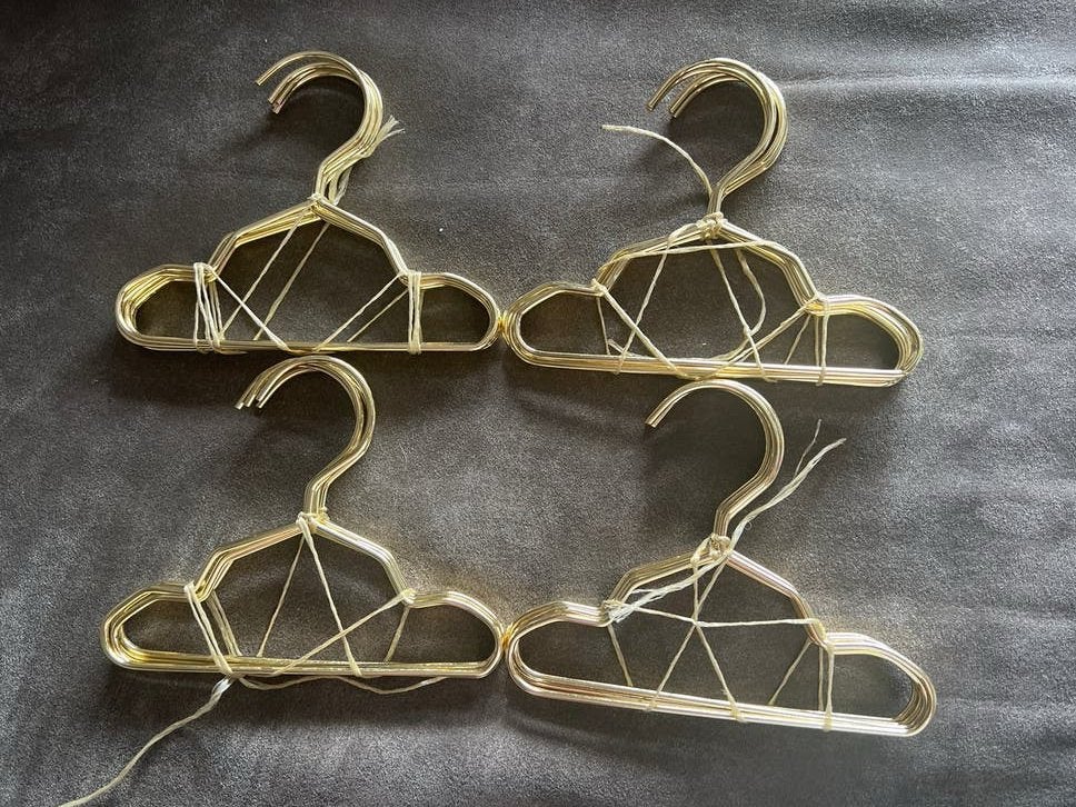 20 Gouden kledinghangers voor baby- en kinderkleding of deco, Ophalen of Verzenden, Zo goed als nieuw, Metaal, Kinderen