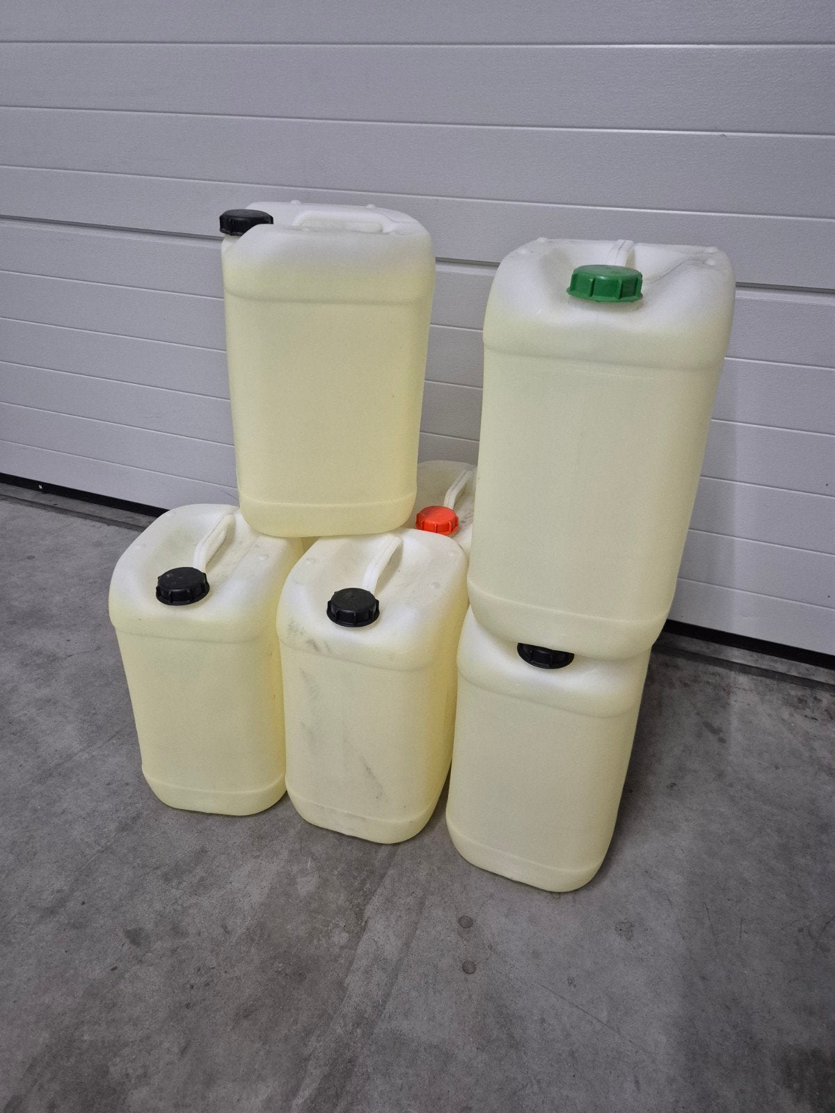 jerrycans 30l, Ophalen, Gebruikt