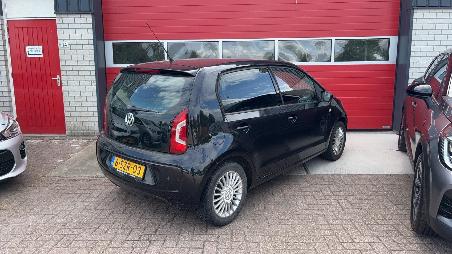 Volkswagen Up! 1.0 high up! BlueMotion NWE DRIEM / CRUISE CO, Auto's, Volkswagen, Voorwielaandrijving, Euro 5, Stof, Gebruikt