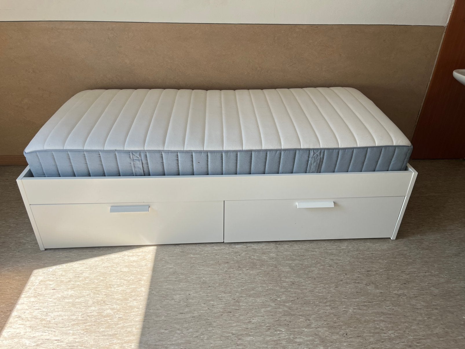 Ikea ladenbed 90 * 200 gratis is in Keurige staat!, Gebruikt, 90 cm, Eenpersoons, Ophalen of Verzenden